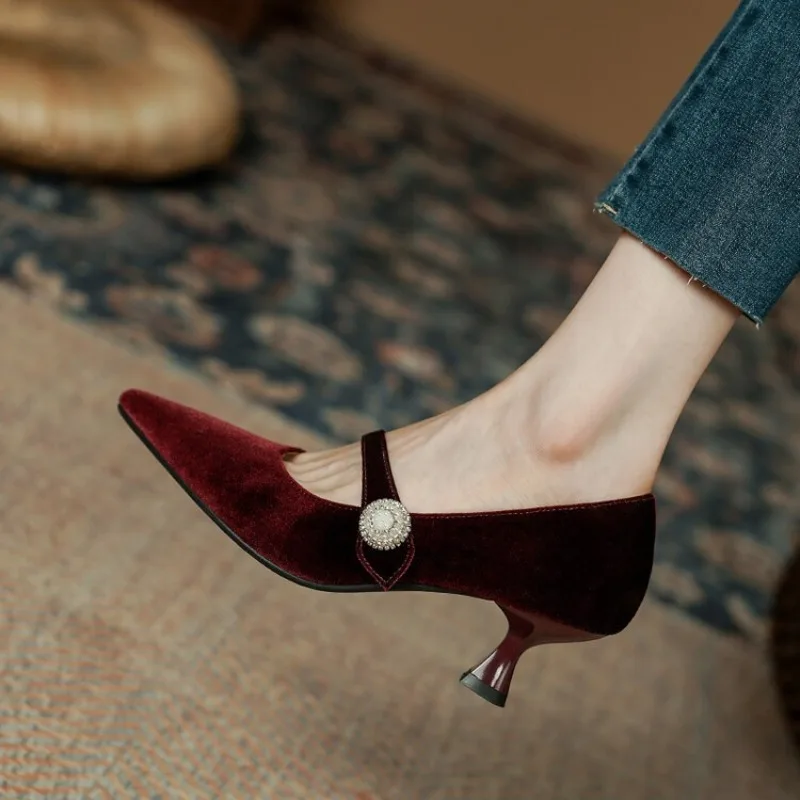 Heels - Vinho tinto apontou toe mary jane